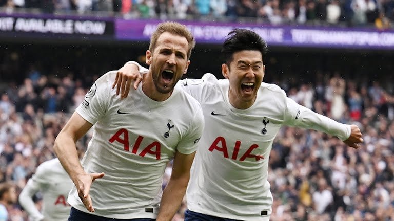 Kane played the hero to help Tottenham overcome Burnley 2