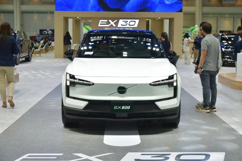 Volvo displays small SUV EX30 in Thailand, expected to arrive in Vietnam by the end of 2024? 3