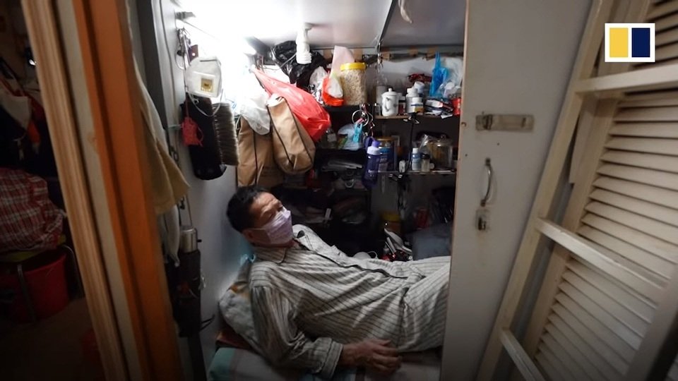 Poor people in Hong Kong are miserable in `coffin` houses amid the Covid-19 epidemic 0